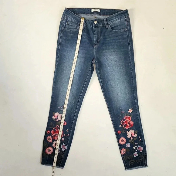 Kensie Y2K Denim Floral embroidered Capri jeans  sz 6 - Picture 7 of 9